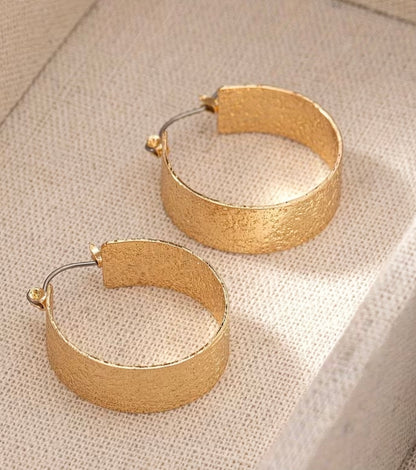 Round Shaped Hamered Hoop Earrings - Gold