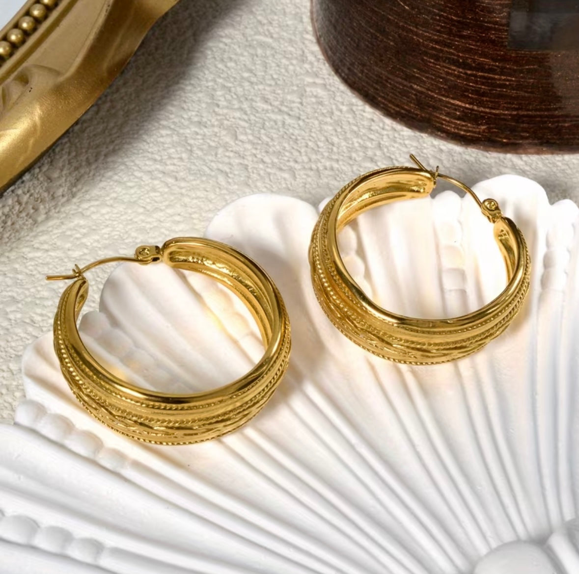 Embossed Round Shape Earrings - Gold