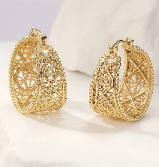 Intricate Round Shape Filigree Earrings - Gold
