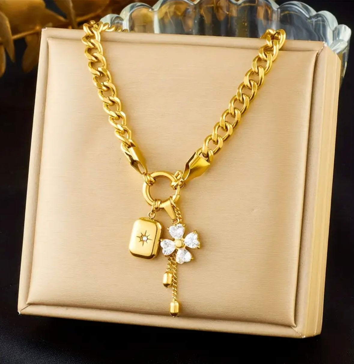 Thick Chain Necklace with Pendant - Golden