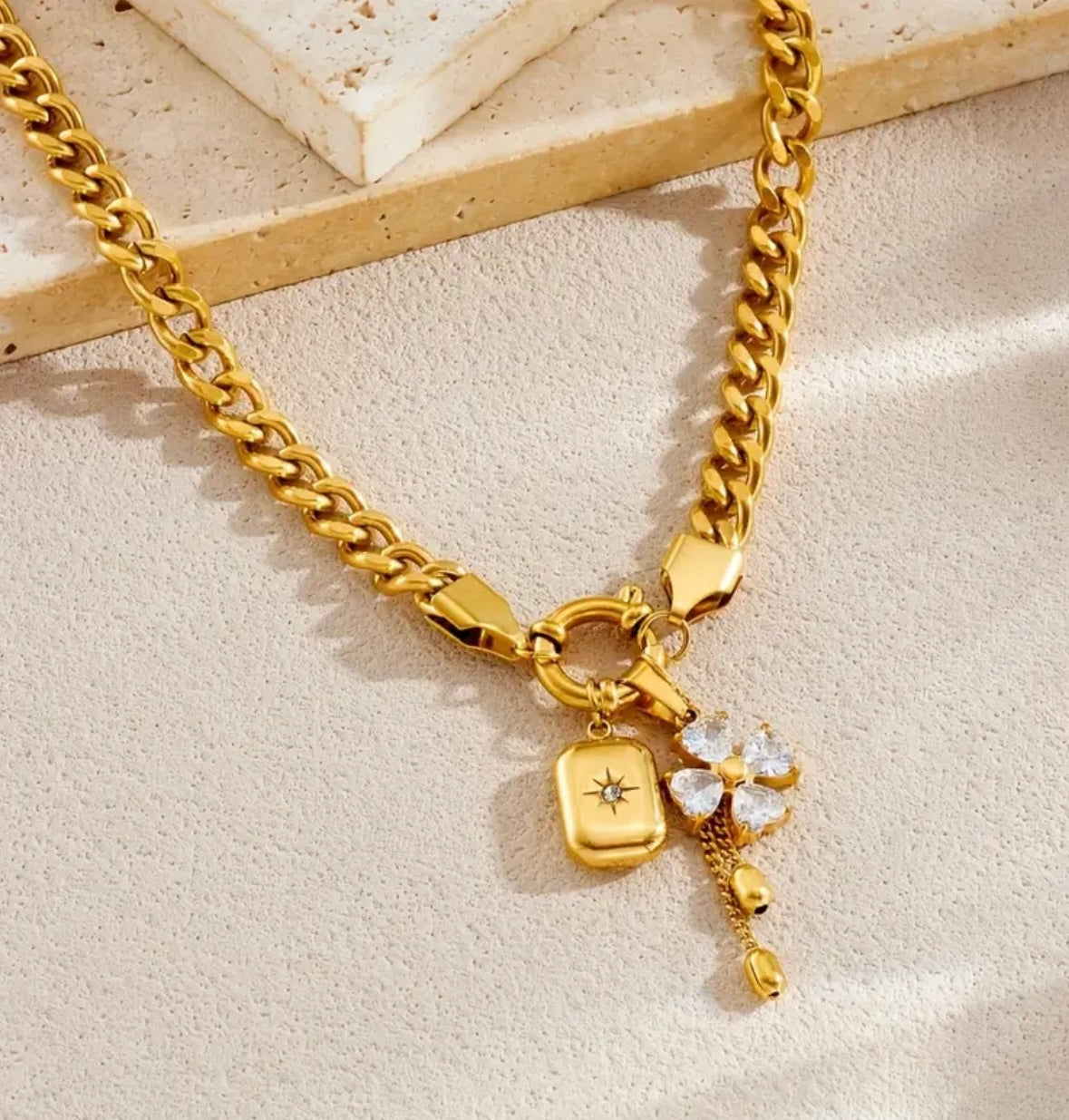 Thick Chain Necklace with Pendant - Golden