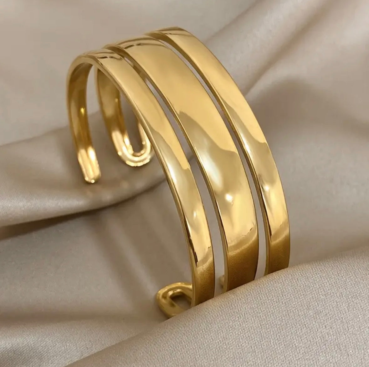 Chunky Glossy Opening Cuff Bracelet - Gold