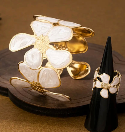 Large Flower Bracelet with Ring - Golden