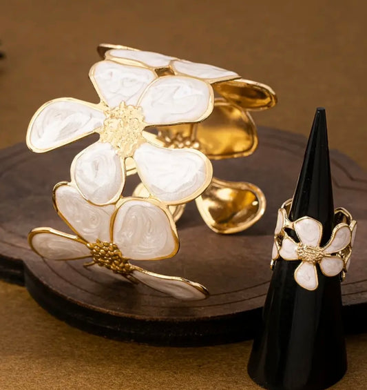 Large Flower Bracelet with Ring - Golden