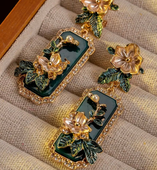 Vintage Floral Carved Earrings - Bottle green