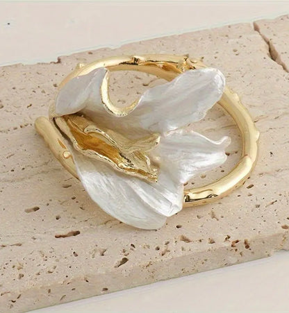 Flower-Shaped Open Bracelet - Gold